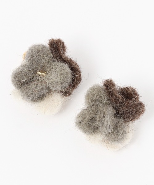 studio CLIP(スタディオクリップ)の「ミックスカラープチフラワーイヤリング(イヤリング・レディース・ブラウン/ブルー/イエロー・FREE)」の2枚目の写真