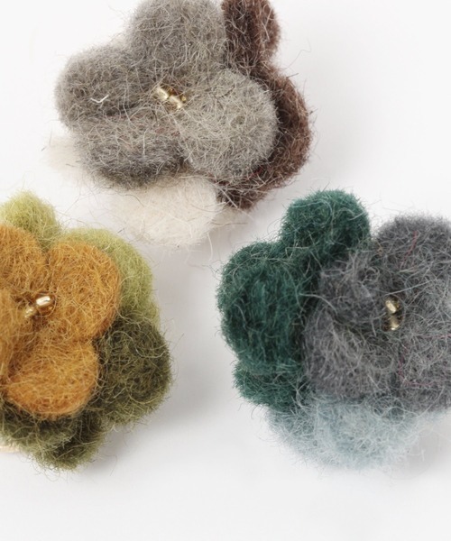 studio CLIP(スタディオクリップ)の「ミックスカラープチフラワーイヤリング(イヤリング・レディース・ブラウン/ブルー/イエロー・FREE)」の4枚目の写真