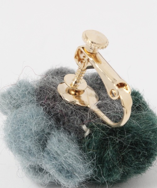 studio CLIP(スタディオクリップ)の「ミックスカラープチフラワーイヤリング(イヤリング・レディース・ブラウン/ブルー/イエロー・FREE)」の5枚目の写真