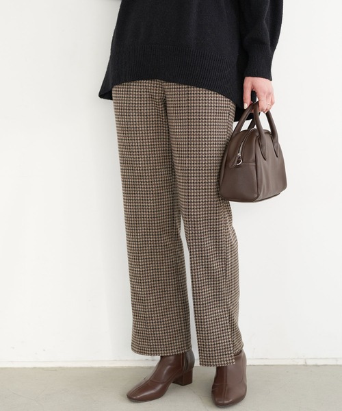 earth music&ecology（アースミュージックアンドエコロジー）の「カットジャカードセミフレアパンツ＊（その他パンツ・レディース・ブラック/ブラウン・S/M）」の2枚目の写真