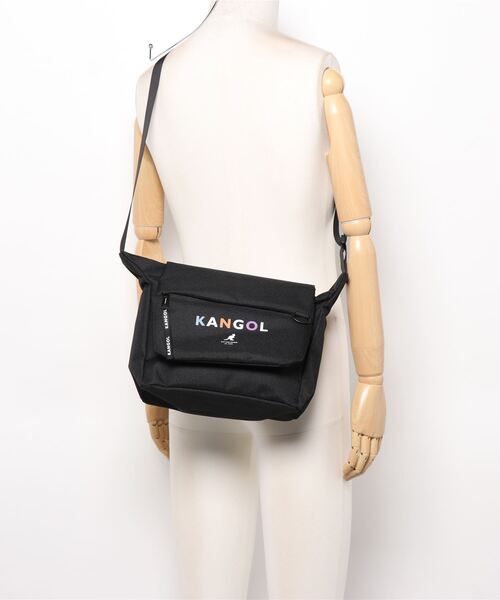 KANGOL(カンゴール)の「【KANGOL/カンゴール】 ロゴプリント フラップ ショルダーバッグ(ショルダーバッグ・メンズ・ブラック/ベージュ/ブラック系その他・FREE)」の5枚目の写真