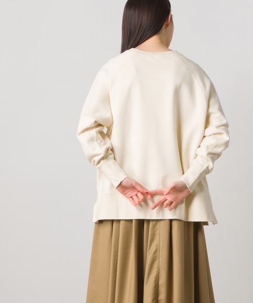 OMNES(オムネス)の「裏毛スウェット ラグランプルオーバー ロゴプリント(スウェット・レディース・ネイビー/アイボリー/モスグリーン/チャコール・FREE)」の5枚目の写真