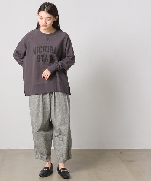 OMNES(オムネス)の「裏毛スウェット ラグランプルオーバー ロゴプリント(スウェット・レディース・ネイビー/アイボリー/モスグリーン/チャコール・FREE)」の11枚目の写真