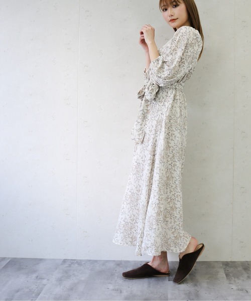 Per sist ence(パーシエンス)の「カシュクールボタンデザインワンピ 小花柄共リボン付/洗濯可(ワンピース・レディース・ブルー/ブラック/オフホワイト/ベージュ・FREE)」の18枚目の写真