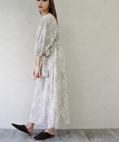 Per sist ence(パーシエンス)の「カシュクールボタンデザインワンピ 小花柄共リボン付/洗濯可(ワンピース・レディース・ブルー/ブラック/オフホワイト/ベージュ・FREE)」の19枚目の写真