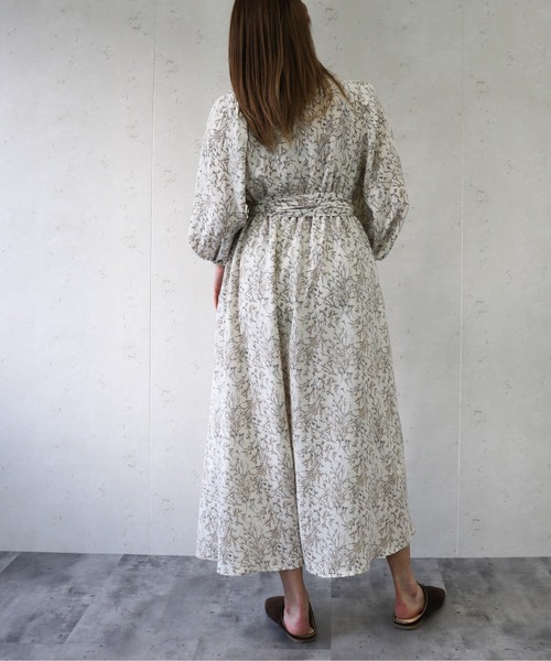 Per sist ence(パーシエンス)の「カシュクールボタンデザインワンピ 小花柄共リボン付/洗濯可(ワンピース・レディース・ブルー/ブラック/オフホワイト/ベージュ・FREE)」の21枚目の写真