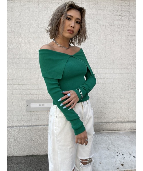 EGOIST（エゴイスト）の「ビッグカラーオフショルニットトップスII（ニット/セーター・レディース・ホワイト/ブラック/グリーン・FREE）」の3枚目の写真