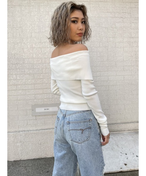 EGOIST（エゴイスト）の「ビッグカラーオフショルニットトップスII（ニット/セーター・レディース・ホワイト/ブラック/グリーン・FREE）」の5枚目の写真