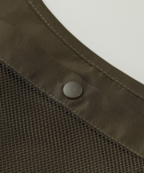 United Athle（ユナイテッドアスレ）の「リサイクルポリエステル リップストップ パッカブルバッグ（メッシュポケット付） / S（トートバッグ・レディース・ブラック/チャコールグレー/オリーブ/サンドベージュ/オフホワイト・FREE）」の13枚目の写真