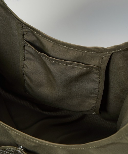 United Athle（ユナイテッドアスレ）の「リサイクルポリエステル リップストップ パッカブルバッグ（メッシュポケット付） / S（トートバッグ・レディース・ブラック/チャコールグレー/オリーブ/サンドベージュ/オフホワイト・FREE）」の16枚目の写真