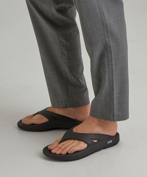 OOFOS（ウーフォス）の「＜OOFOS＞OORIGINAL サンダル（サンダル・メンズ・ブラック/ベージュ/ダークグレー/オリーブ/ワインレッド/ナチュラル/ダークグリーン・26cm/27cm/28cm）」の15枚目の写真