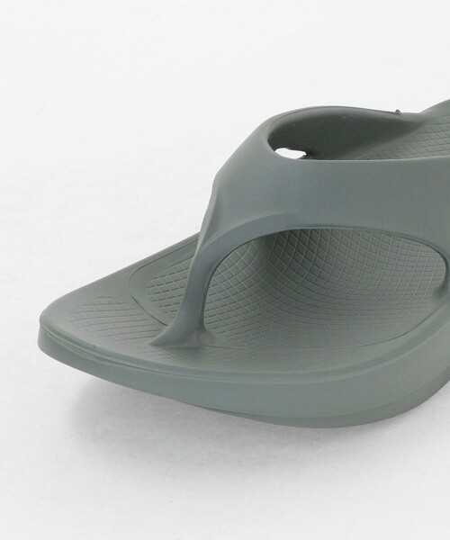 OOFOS（ウーフォス）の「＜OOFOS（ウーフォス）＞ OORIGINAL サンダル（サンダル・メンズ・ブラック/ベージュ・28cm/27cm/26cm）」の22枚目の写真