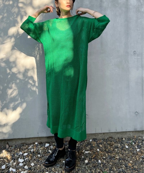 y/m by Yukie(イムバイユキエ)の「アクリルメッシュニットワンピース(ワンピース・レディース・ブラック/ベージュ/グリーン・FREE)」の3枚目の写真
