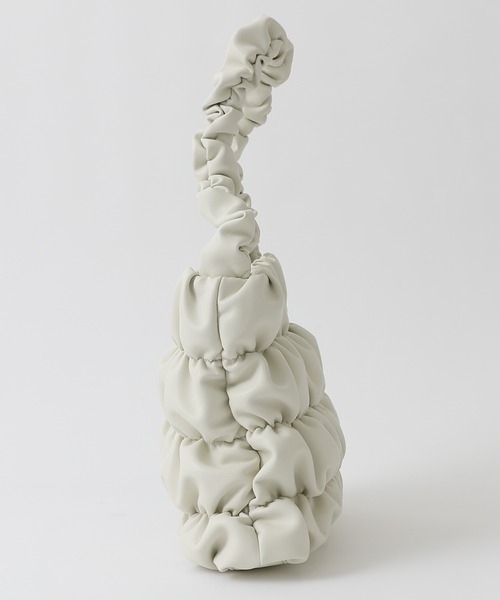 COLONY 2139（コロニートゥーワンスリーナイン）の「シャーリング縦型バッグ（トートバッグ・レディース・アイボリー/ブラック・FREE）」の12枚目の写真