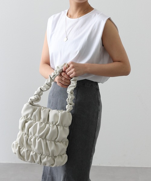 COLONY 2139（コロニートゥーワンスリーナイン）の「シャーリング縦型バッグ（トートバッグ・レディース・アイボリー/ブラック・FREE）」の17枚目の写真