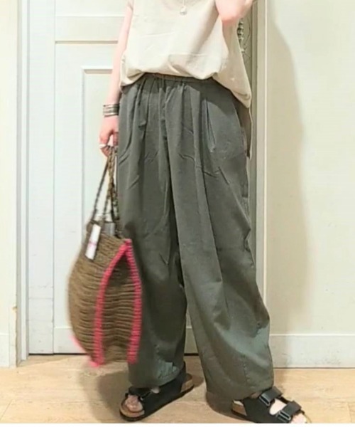 studio CLIP（スタディオクリップ）の「機能付きゆったりパフパンツ[プラスサイズあり]（デニムパンツ・レディース・キャメル/ブルー/カーキ・XXX-LARGE/LARGE/MEDIUM/XX-LARGE/X-LARGE）」の2枚目の写真