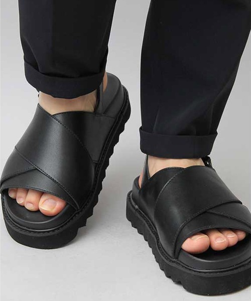 TopIsm（トップイズム）の「シャークソールクロスバンドサンダル（サンダル・メンズ・ブラック・S/M/L）」の2枚目の写真