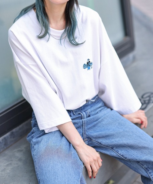 WEGO（ウィゴー）の「∴WEGO/別注ベンデイビス刺繍半袖BIGT（Tシャツ/カットソー・メンズ・ブルー/パープル/ホワイト/ブラック・MEDIUM/LARGE）」の2枚目の写真