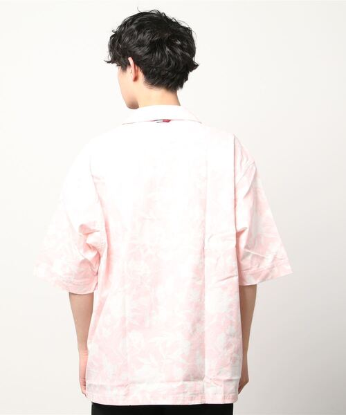 tommy jeans（トミー ジーンズ）の「【FESTIVAL CAPSULE COLLECTION】フラワープリントショートスリーブシャツ（シャツ/ブラウス・メンズ・ネイビー/ピンク・SMALL/MEDIUM/LARGE/X-LARGE）」の10枚目の写真