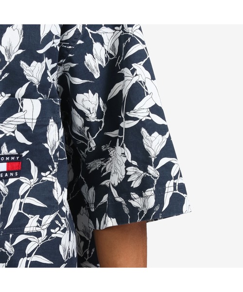 tommy jeans（トミー ジーンズ）の「【FESTIVAL CAPSULE COLLECTION】フラワープリントショートスリーブシャツ（シャツ/ブラウス・メンズ・ネイビー/ピンク・SMALL/MEDIUM/LARGE/X-LARGE）」の13枚目の写真