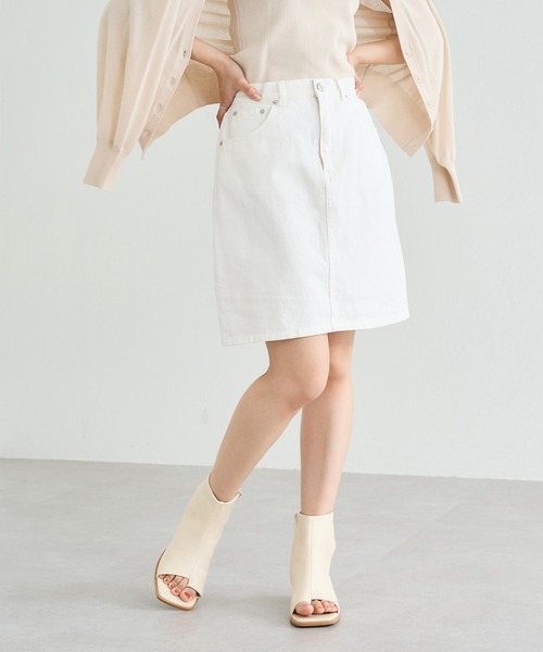 natural couture(ナチュラルクチュール)の「WEB限定/デニム台形ミニスカート(スカート・レディース・オフホワイト/ブラック/ブルー・FREE)」の6枚目の写真