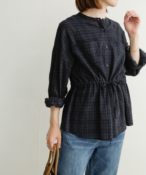 URBAN RESEARCH DOORS(アーバンリサーチドアーズ)の「シャドーチェックギャザーシャツ(シャツ/ブラウス・レディース・ネイビー/オフホワイト/ライトカーキ・MEDIUM)」の6枚目の写真