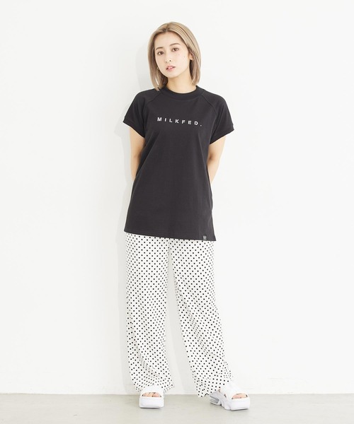 MILKFED.(ミルクフェド)の「STENCIL LOGO RAGLAN TOP(Tシャツ/カットソー・レディース・ホワイト/ブラック/グレー・ONE SIZE)」の13枚目の写真