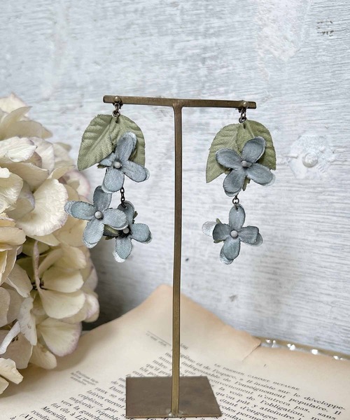 m.soeur(エムスール)の「あじさいの揺れピアス*(ピアス(両耳用)・レディース・ブルー/ホワイト/パープル・FREE)」の3枚目の写真