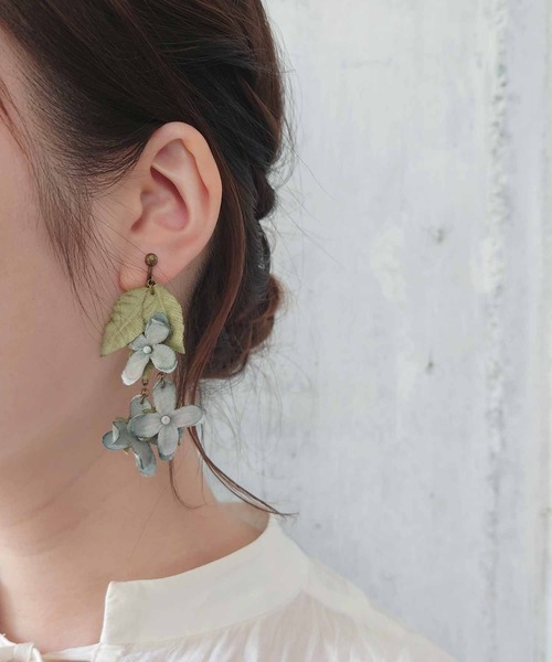 m.soeur(エムスール)の「あじさいの揺れピアス*(ピアス(両耳用)・レディース・ブルー/ホワイト/パープル・FREE)」の4枚目の写真