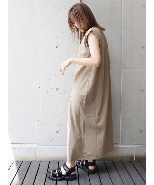 MURUA(ムルーア)の「スリットワンピース(ワンピース・レディース・ブラック/グレー/アイボリー・FREE)」の6枚目の写真
