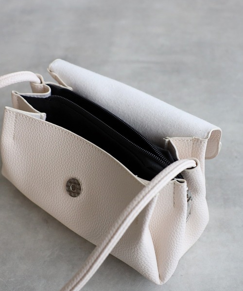Bonjour Sagan（ボンジュールサガン）の「【2022 新作】スクエアミニショルダーバッグ（ショルダーバッグ・レディース・ブラック/ベージュ/オフホワイト・FREE）」の6枚目の写真