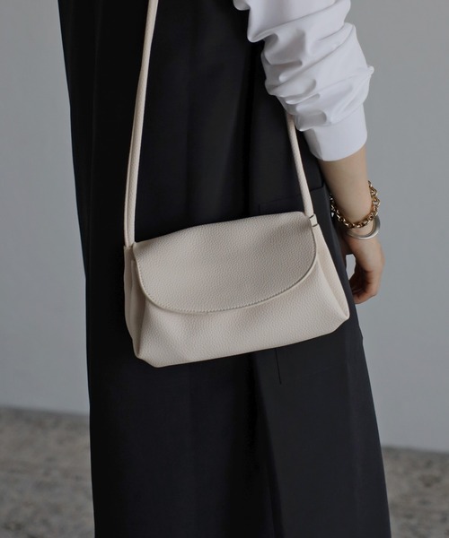 Bonjour Sagan（ボンジュールサガン）の「【2022 新作】スクエアミニショルダーバッグ（ショルダーバッグ・レディース・ブラック/ベージュ/オフホワイト・FREE）」の7枚目の写真