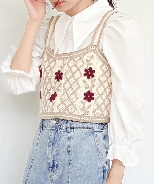 AS KNOW AS plus（アズノゥアズプラス）の「♪フラワーニットビスチェ（ベスト・レディース・ベージュ/ブラック・FREE）」の2枚目の写真