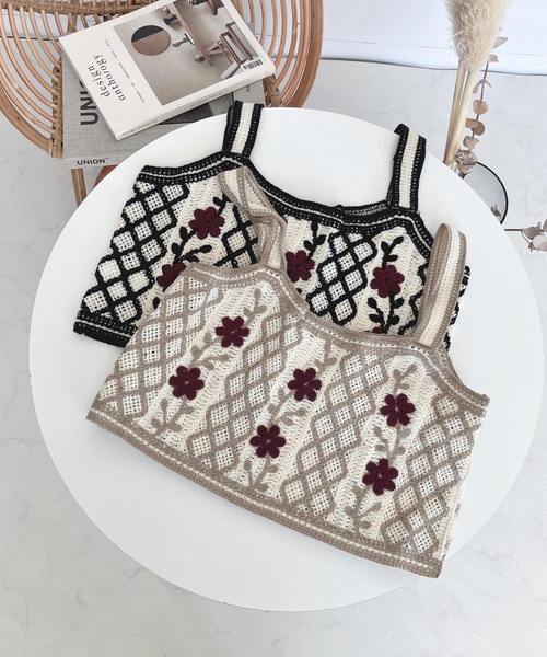 AS KNOW AS plus（アズノゥアズプラス）の「♪フラワーニットビスチェ（ベスト・レディース・ベージュ/ブラック・FREE）」の5枚目の写真