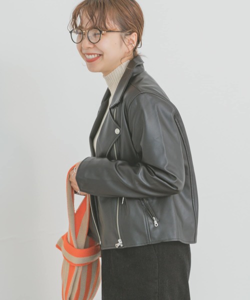 ITEMS URBANRESEARCH（アイテムズ アーバンリサーチ）の「フェイクレザーダブルライダースジャケット（ライダースジャケット・レディース・ブラック/ライトブラウン・MEDIUM/SMALL）」の13枚目の写真