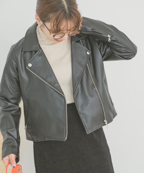 ITEMS URBANRESEARCH（アイテムズ アーバンリサーチ）の「フェイクレザーダブルライダースジャケット（ライダースジャケット・レディース・ブラック/ライトブラウン・MEDIUM/SMALL）」の16枚目の写真