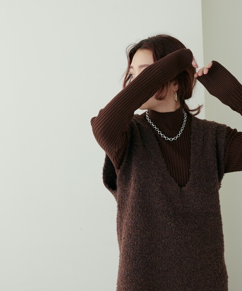 natural couture(ナチュラルクチュール)の「大人ナチュ/リブニットワンピース×フェザーベストセット(ワンピース・レディース・オフホワイト/グレイッシュベージュ/ブラック/ブラウン・FREE)」の3枚目の写真
