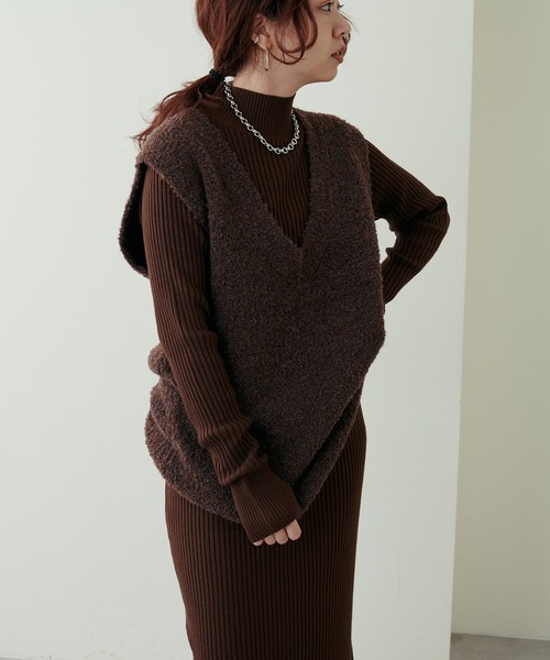 natural couture(ナチュラルクチュール)の「大人ナチュ/リブニットワンピース×フェザーベストセット(ワンピース・レディース・オフホワイト/グレイッシュベージュ/ブラック/ブラウン・FREE)」の17枚目の写真