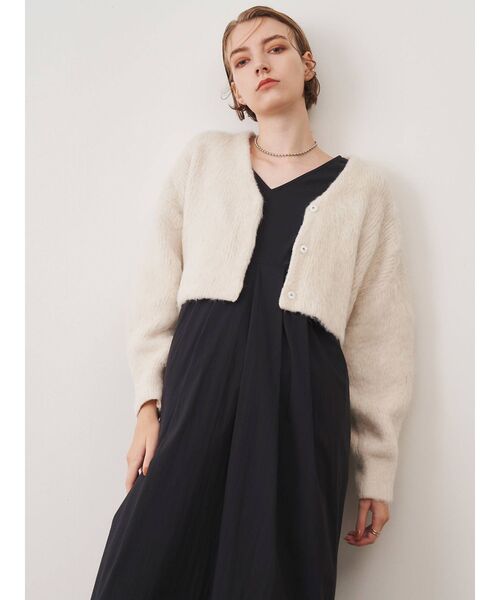 ELENDEEK(エレンディーク)の「ショートファーカーディガンセットワンピース(ワンピース・レディース・ブラック/グレー/オフホワイト・01/02)」の13枚目の写真