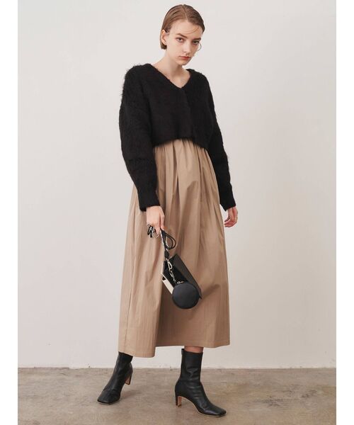 ELENDEEK(エレンディーク)の「ショートファーカーディガンセットワンピース(ワンピース・レディース・ブラック/グレー/オフホワイト・01/02)」の19枚目の写真