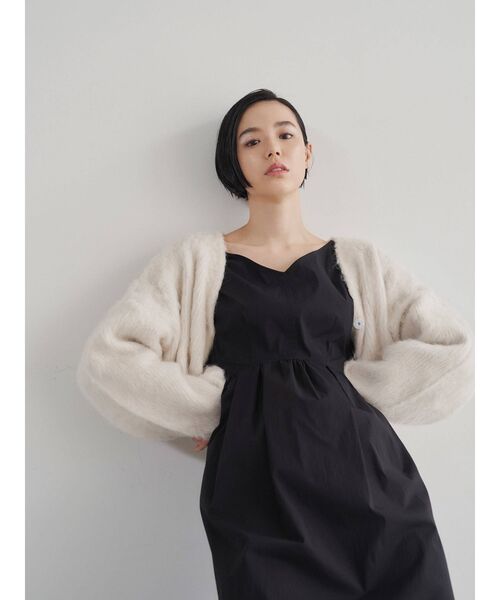 ELENDEEK(エレンディーク)の「ショートファーカーディガンセットワンピース(ワンピース・レディース・ブラック/グレー/オフホワイト・01/02)」の11枚目の写真