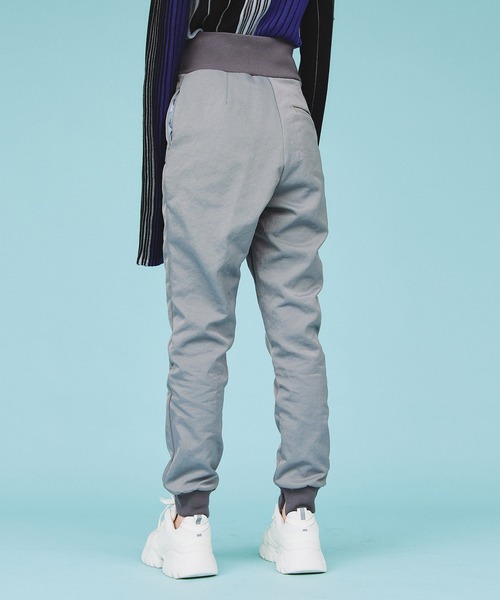 casane(カサネ)の「ハイウエストパラシュートパンツ(その他パンツ・レディース・グレー/ブラック・1/2)」の3枚目の写真