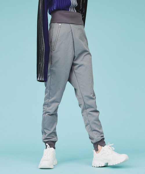 casane(カサネ)の「ハイウエストパラシュートパンツ(その他パンツ・レディース・グレー/ブラック・1/2)」の5枚目の写真