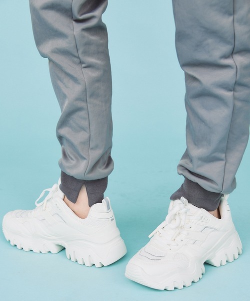 casane(カサネ)の「ハイウエストパラシュートパンツ(その他パンツ・レディース・グレー/ブラック・1/2)」の10枚目の写真