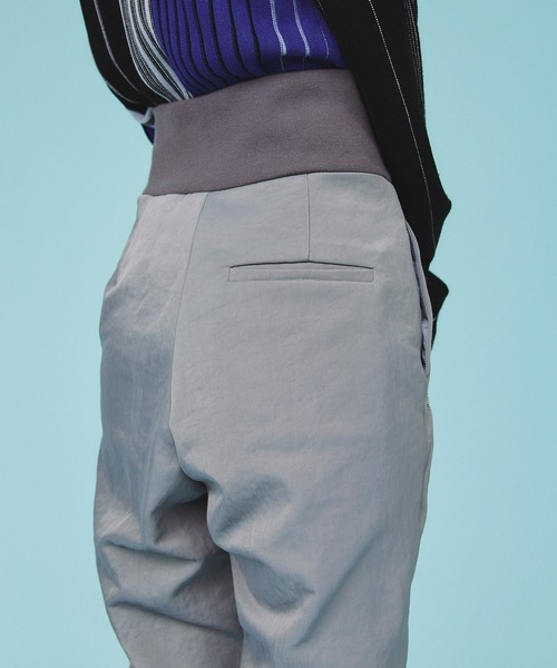 casane(カサネ)の「ハイウエストパラシュートパンツ(その他パンツ・レディース・グレー/ブラック・1/2)」の9枚目の写真
