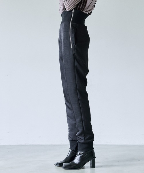 casane(カサネ)の「ハイウエストパラシュートパンツ(その他パンツ・レディース・グレー/ブラック・1/2)」の16枚目の写真
