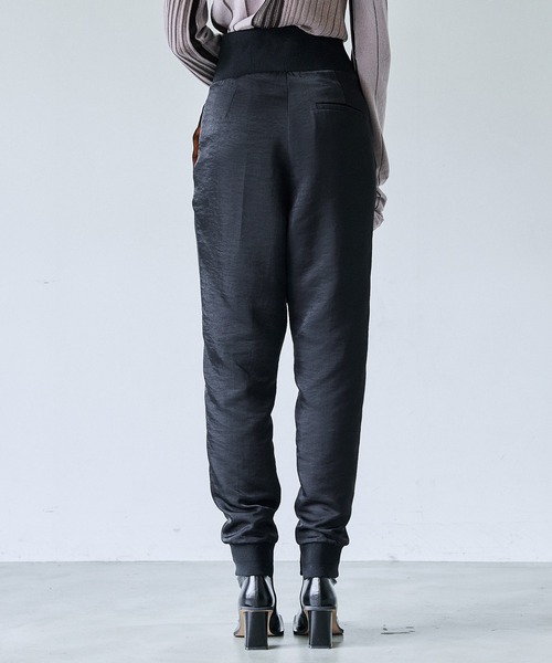 casane(カサネ)の「ハイウエストパラシュートパンツ(その他パンツ・レディース・グレー/ブラック・1/2)」の17枚目の写真