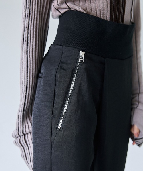 casane(カサネ)の「ハイウエストパラシュートパンツ(その他パンツ・レディース・グレー/ブラック・1/2)」の18枚目の写真