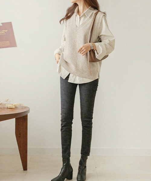 Doux Belle（ドゥーベル）の「シンプルVネックニットベスト（ベスト・レディース・ベージュ/ブラウン/グレー/ブラック/オートミール・MEDIUM/LARGE/X-LARGE/SMALL）」の17枚目の写真