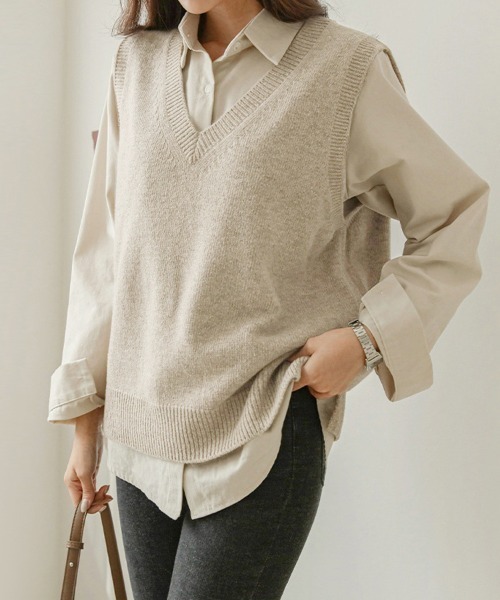Doux Belle（ドゥーベル）の「シンプルVネックニットベスト（ベスト・レディース・ベージュ/ブラウン/グレー/ブラック/オートミール・MEDIUM/LARGE/X-LARGE/SMALL）」の22枚目の写真
